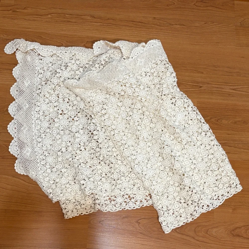 Vintage Elegant White Lace Table Runner